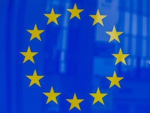 Кратка историја европске заставе: 12 златних звезда које парају небо