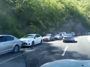 Фреквентан саобраћај од Златибора ка Ужицу, око поднева колона је била дуга пет километара