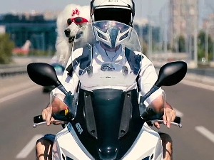 Диву као Зазу на мотору видели нисте   