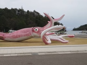 За добродошлицу туристима, Јапанци направили „розе“ лигњу