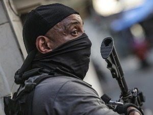 Покољ у Рио де Жанеиру, напад полиције на "Црвену команду"