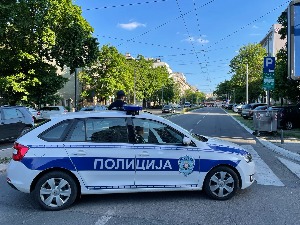 Мотоциклиста подлетео под тролејбус у Београду