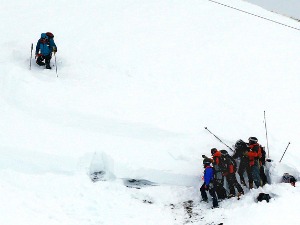 Две лавине у француским Алпима, страдало седам особа