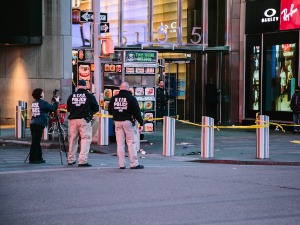 Пуцњава на Тајмс скверу -  троје повређено, међу њима и четворогодишња девојчица