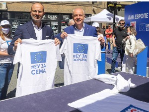 ЕУ караван постављен у центру Београда