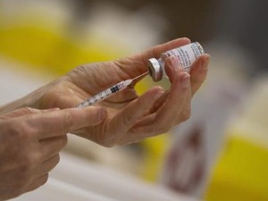 Препорука да млади од 16 и 17 година приме вакцину Препорука да млади од 16 и 17 година приме вакцину