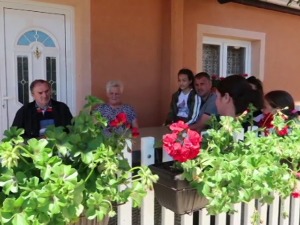 Три генерације Седларевића живе сложно на селу, снаја Бојана поручује: Треба живети без комплекса