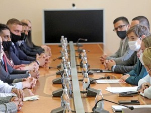 Премијерка са кандидатима програма "Барвалипе": Важан корак ка еманципацији и интеграцији Рома