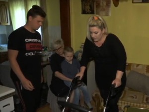 Помозимо Санели, мајци троје деце, да победи тешку и прогресивну болест