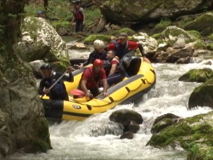Рафтинг по Великом Рзаву, најчистијој реци у Србији, на коме вода "рези"