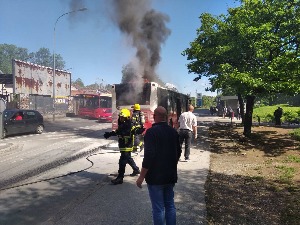 Запалио се аутобус градског превоза код Трошарине