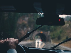 Возили сте кроз пљусак и поплављене улице – шта треба проверити на аутомобилу