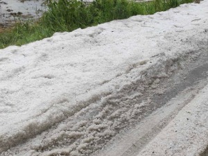 Град падао на Руднику и у тополском крају, обелеле оранице и воћњаци