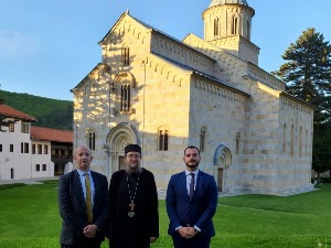 ОЕБС: Очекујемо да се земљиште Високих Дечана региструје као манастирско