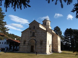 Захтев Приштине за брисање манастира са листе угрожених – директан наставак насиља