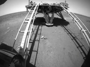 Кинески ровер први пут „прошетао“ по Марсу