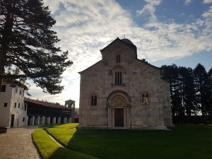 Владика Теодосије тражи заштиту баштине од неодговорног понашања Приштине