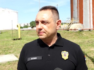 Вулин: Приведено 112 пунолетних и 17 малолетних особа због туче код "Бетон хале"