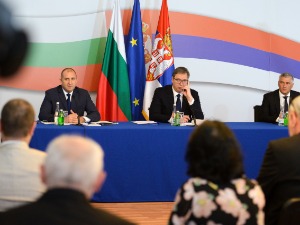 Вучић и Радев са представницима бугарске мањине