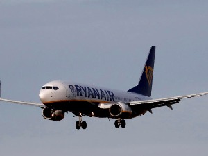 Рајанеров авион принуђен да слети у Минск, опозиција тврди да је ухапшен опозициони новинар