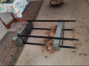 Оскрнављена црква Свете Петке у Косовској Каменици