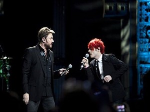 Широм затворених очију 	