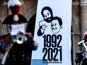 Ко је издао Фалконеа и Борселина?  Италија се присећа убијених бораца против мафије