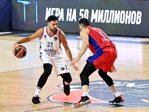 Маестрални Мицић одвео Ефес у финале Евролиге