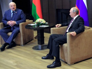 Путин и Лукашенко у Сочију - председник Белорусије донео документа о инциденту са "Рајанером"