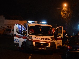 Аутомобил се закуцао у камион на мосту на Ади, мајка и дете превезени у Ургентни центар