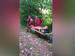 Спасен повређени мотоциклиста на Сувој планини