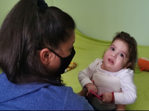 После генске терапије у Будимпешти, Оливер вежба код куће 