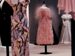 Приче са аукције: Вечерња хаљина Баленсијага, 2-5