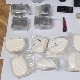 Потрага за мушкарцем у чијем је стану пронађена већа количина дроге и оружја