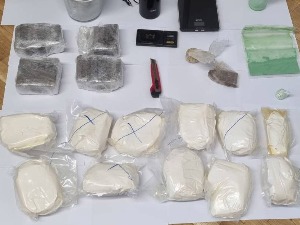 Потрага за мушкарцем у чијем је стану пронађена већа количина дроге и оружја