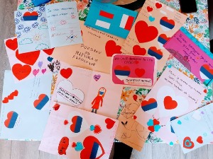 Солидарност за Косово: На дар школски прибор, играчка и писмо