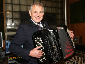 Искорак у вечност: 50 година уметничког рада Бранимира Ђокића