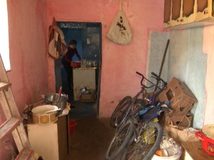 У сиромаштву и туђем стану бољем сутра надају се Ивана и њених седам кћери