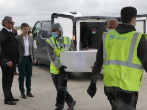 Бабиш захвалио Вучићу на донацији вакцина