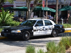 Флорида, деца наоружана "калашњиковим" пола сата пуцала на полицајце