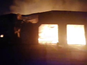 Пожар у Нишу, ватра захватила неколико магацина