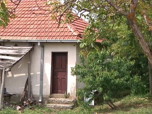 Пуста села дуж административне линије, завичајци се надају да ће крај оживети