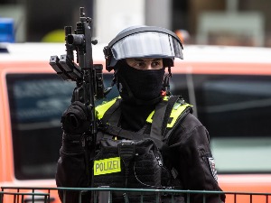 У Немачкој отпуштено 19 полицајаца због величања насиља и нацизма