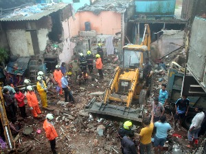 Срушила се зграда у Мумбају – погинуло 11 особа, трага се за преживелима