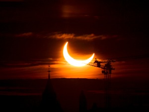 Спектакуларни снимци помрачења Сунца