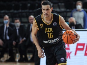 Никос Зисис завршио играчку каријеру