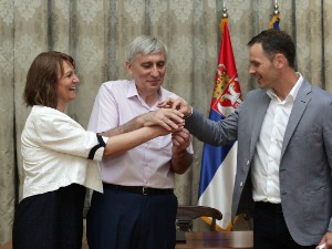 Уручен кључ стана породици Глишовић, добитницима у наградној игри "Узми рачун и победи"