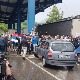 Два српска аутобуса неколико сати на Јарињу, косовска полиција не дозвољава прелаз 