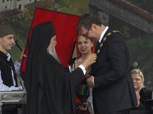 Вучић захвалио на ордену: Најбоље за народ када Црква и држава заједно расту