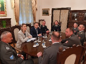 Стефановић са борцима са Кошара